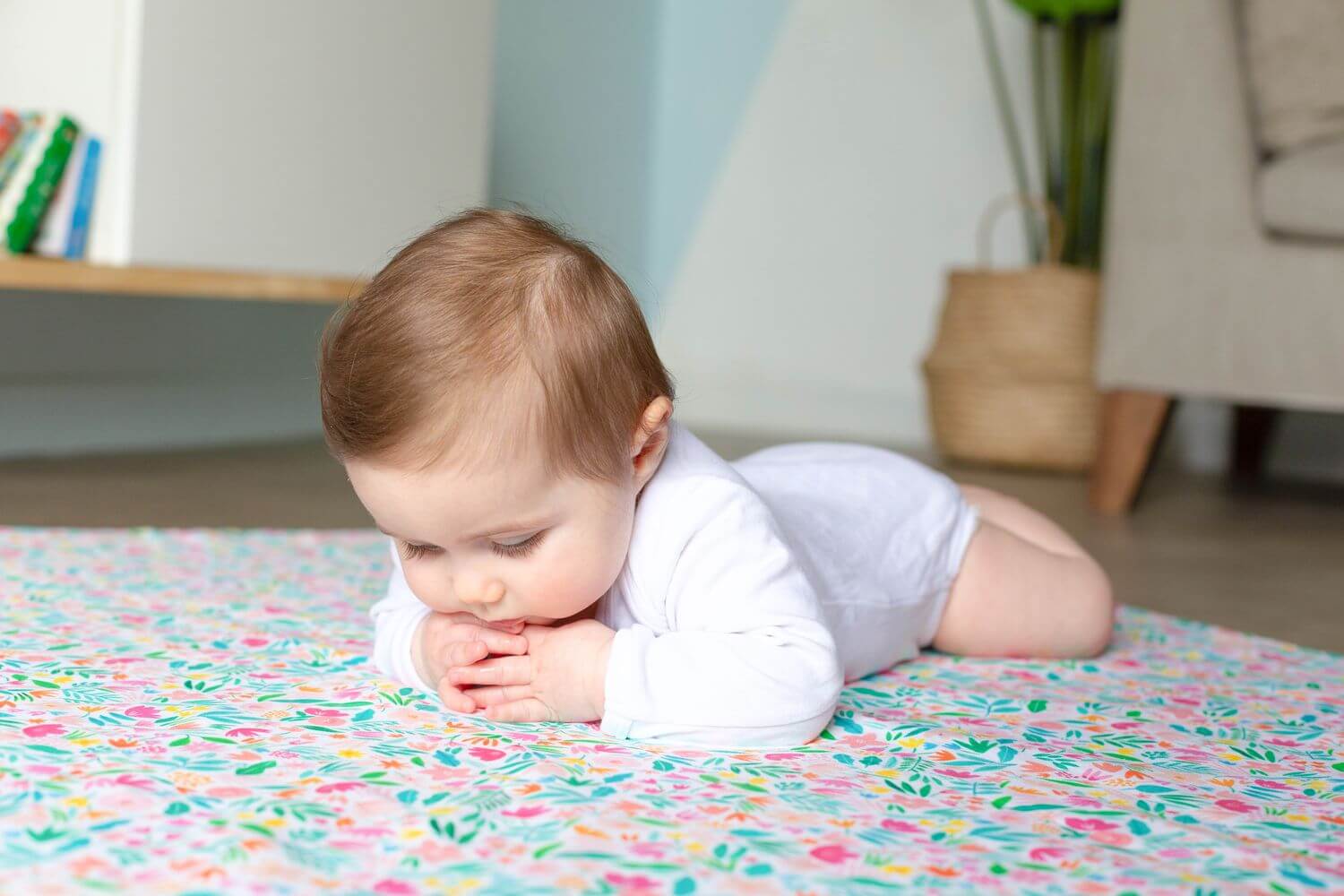 Le tapis d'éveil bébé : à quel âge l'utiliser ? – Jolihuit