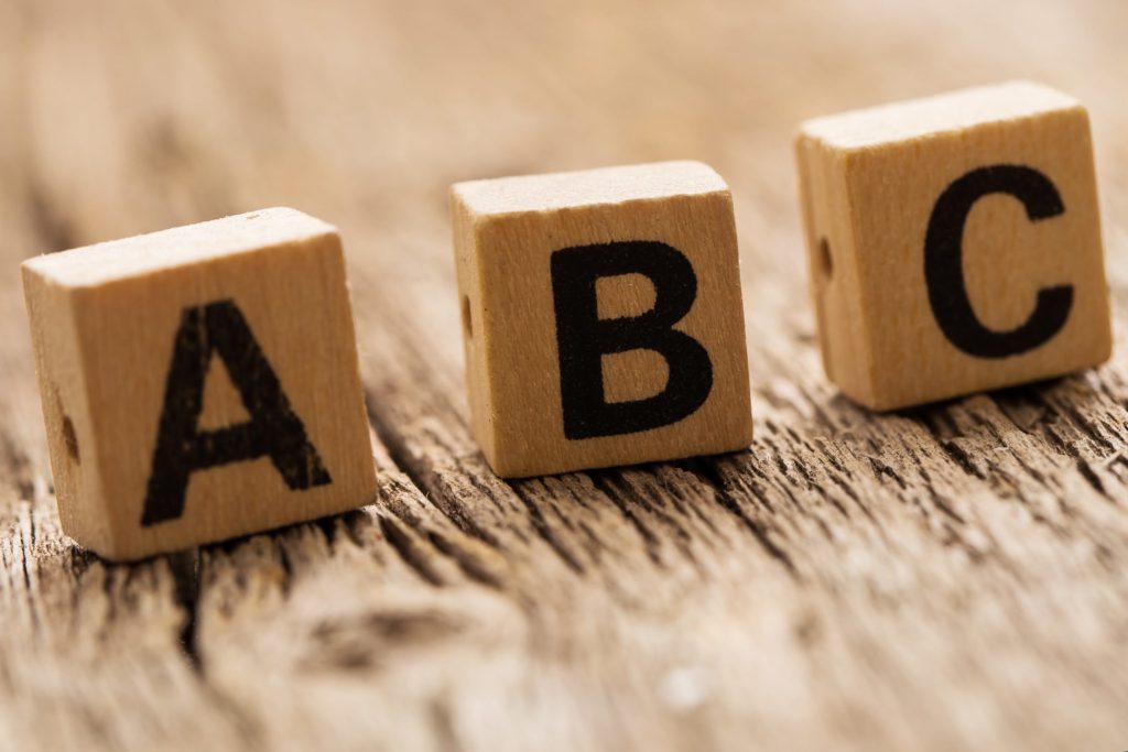 lettres alphabet apprendre à lire Montessori