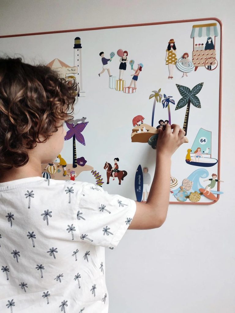 coin montessori salon tableau dessins enfant